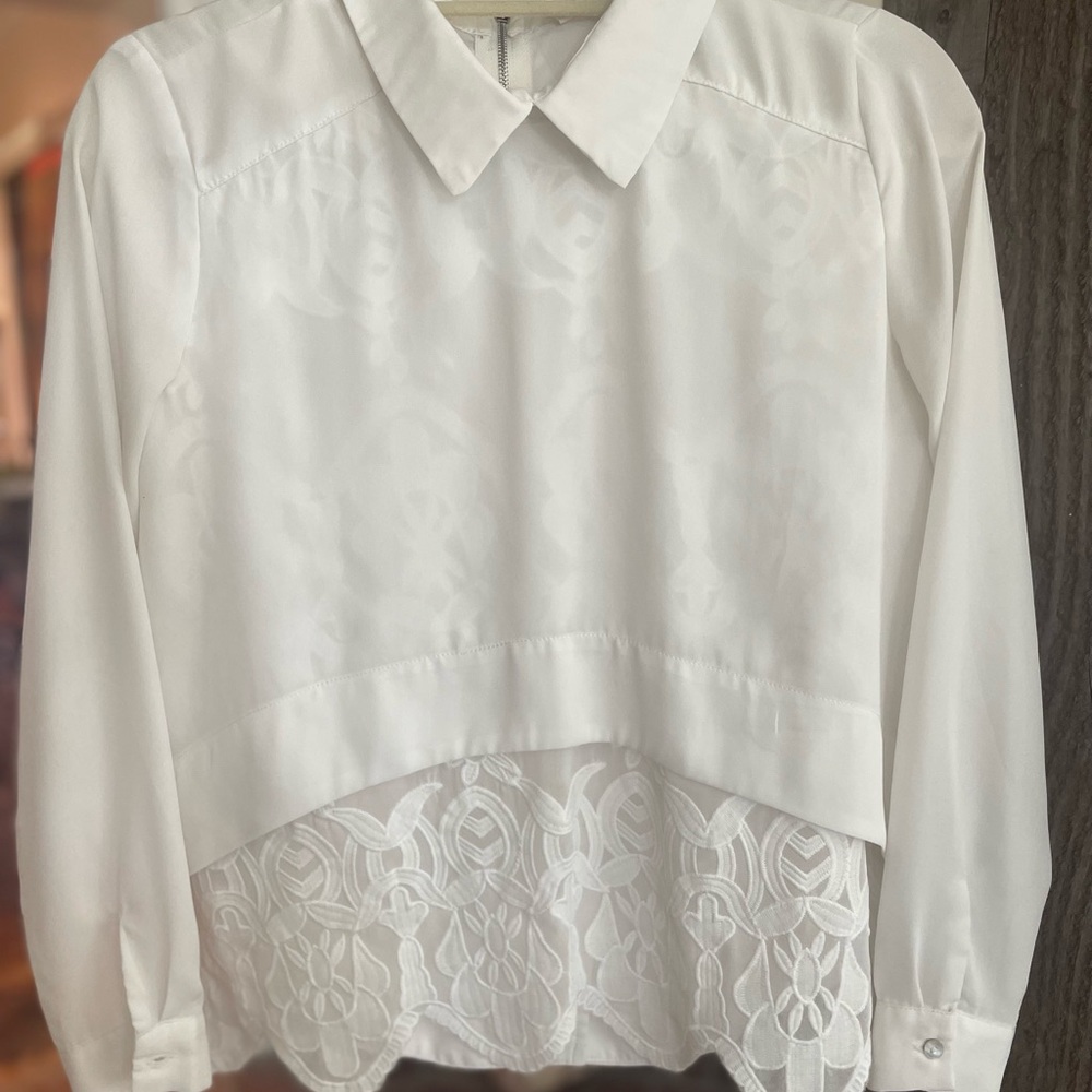 Line & Dot layered white blouse size small in great condition